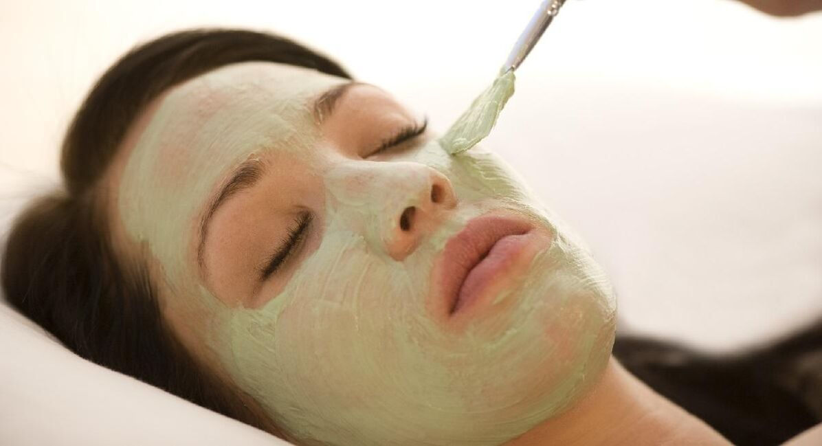 Mascarilla facial refrescante con pepino, caolín y leche de coco